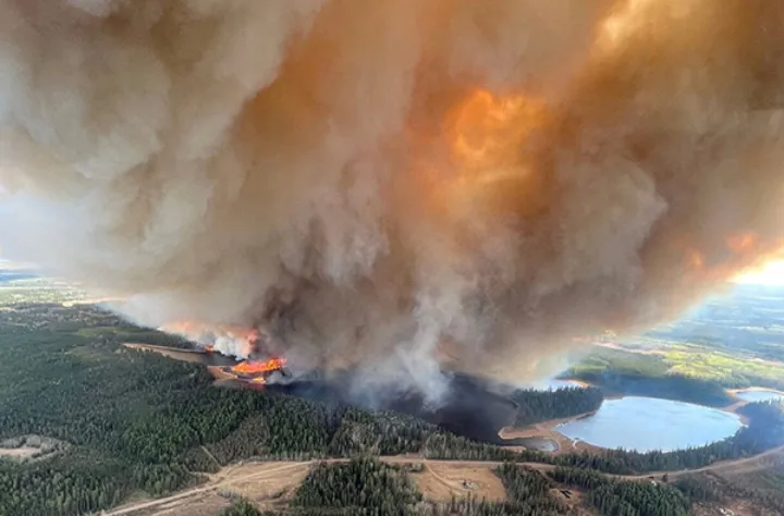 هشدار درباره‌ی احتمال آتش‌سوزی‌های بیشتر در آلبرتا